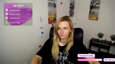 Snapshot of peppymia chatting on October 21, 6:03 am Mia online show from October 21, 6:03 am