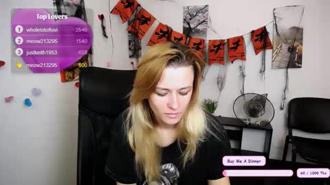 Snapshot of peppymia chatting on November 1, 2:57 am Mia online show from November 1, 2:57 am