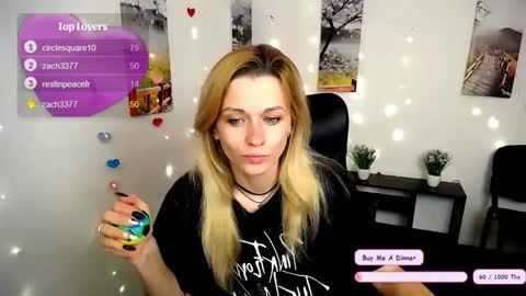 Snapshot of peppymia chatting on November 4, 7:29 am Mia online show from November 4, 7:29 am