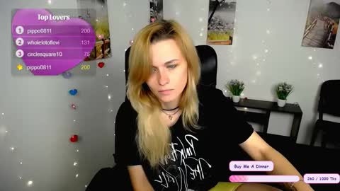 Snapshot of peppymia chatting on November 5, 7:08 am Mia online show from November 5, 7:08 am