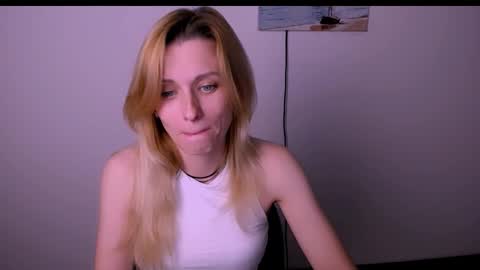 Snapshot of peppymia chatting on November 20, 6:18 pm Mia online show from November 20, 6:18 pm