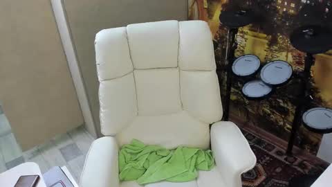 Snapshot of pepsi_pussy chatting on March 15, 5:19 pm Naked Drummer online show from March 15, 5:19 pm