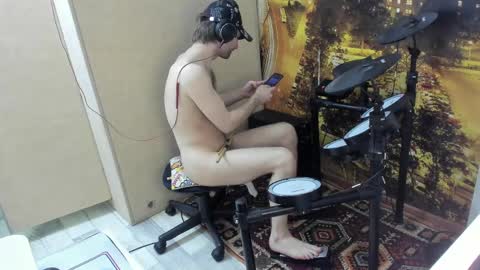 Snapshot of pepsi_pussy chatting on April 14, 3:40 pm Naked Drummer online show from April 14, 3:40 pm