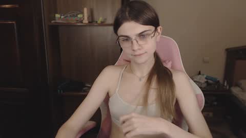 Farida online show from December 15, 1:46 am