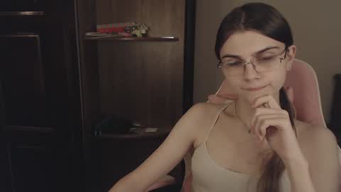 Farida online show from February 7, 7:49 pm