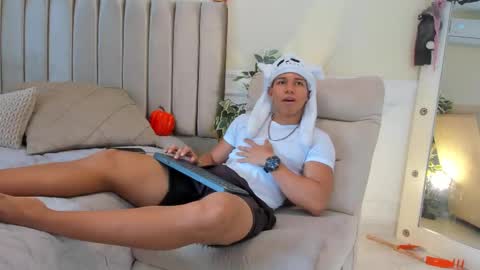 percy_god online show from October 22, 7:13 pm