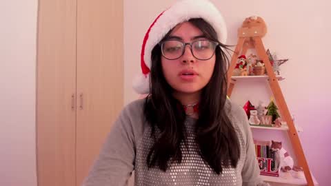 Sarah Ana Banana online show from December 13, 12:39 pm