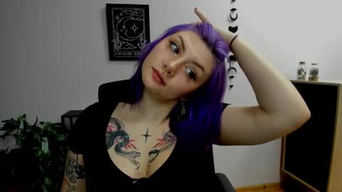 Gabbie online show from December 19, 7:07 pm