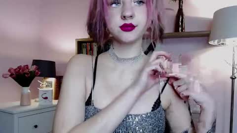 Madeline online show from December 30, 3:35 pm