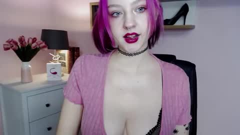Madeline online show from January 12, 2:41 pm