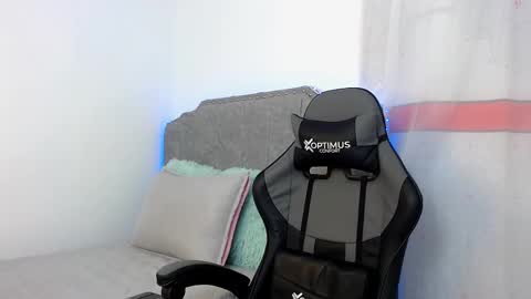 Snapshot of perfectskinny_latinmen_07 chatting on February 18, 8:05 am Andy online show from February 18, 8:05 am