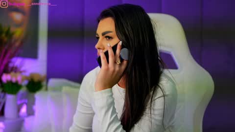 Dee online show from November 18, 2:21 pm