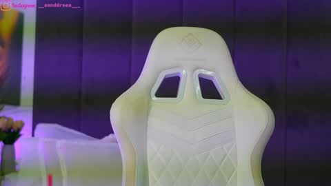 Dee online show from December 15, 5:28 pm