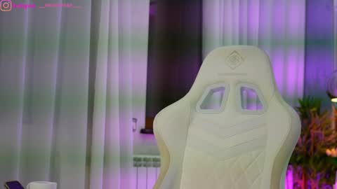 Dee online show from March 5, 3:41 pm