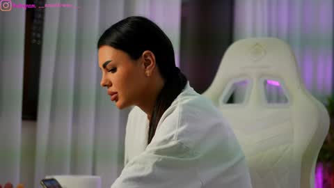 Dee online show from March 13, 1:51 pm