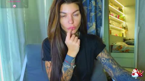 Snapshot of perfecttbaby77n chatting on February 15, 9:52 am Anna online show from February 15, 9:52 am