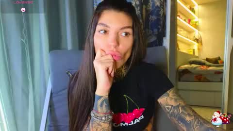 Snapshot of perfecttbaby77n chatting on February 23, 11:07 am Anna online show from February 23, 11:07 am