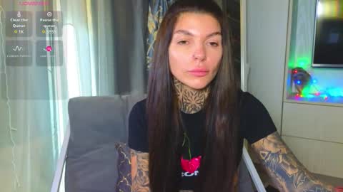 Snapshot of perfecttbaby77n chatting on March 1, 11:12 am Anna online show from March 1, 11:12 am