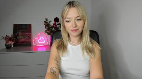 Cindy online show from December 2, 12:18 pm
