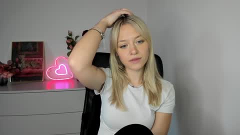 Cindy online show from December 3, 9:22 am