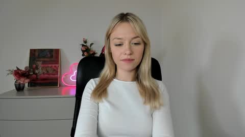Cindy online show from December 4, 12:36 pm