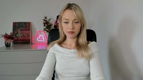 Cindy online show from December 6, 10:16 am