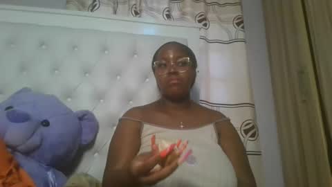 Snapshot of periwinkle20 chatting on February 12, 4:18 am Taurus online show from February 12, 4:18 am