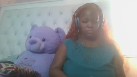Snapshot of periwinkle20 chatting on April 4, 12:35 pm Taurus online show from April 4, 12:35 pm