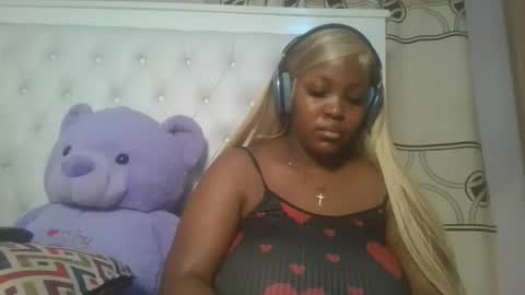 Snapshot of periwinkle20 chatting on April 5, 7:33 pm Taurus online show from April 5, 7:33 pm
