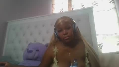 Snapshot of periwinkle20 chatting on April 9, 2:33 pm Taurus online show from April 9, 2:33 pm