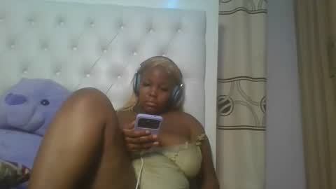 Snapshot of periwinkle20 chatting on April 16, 9:39 pm Taurus online show from April 16, 9:39 pm