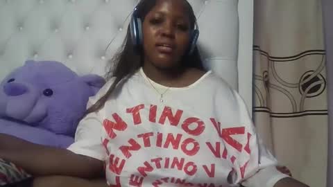 Snapshot of periwinkle20 chatting on April 24, 3:31 am Taurus online show from April 24, 3:31 am
