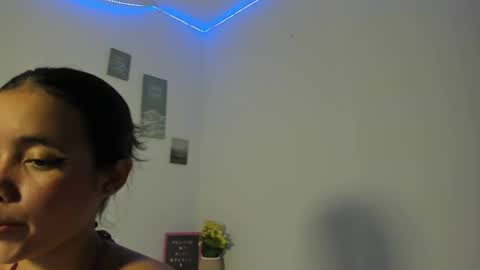 Snapshot of perla_mistc chatting on December 3, 10:52 pm Perla mistc online show from December 3, 10:52 pm