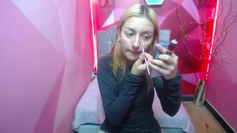 Snapshot of perla_red chatting on January 24, 12:20 pm PERLA RED online show from January 24, 12:20 pm