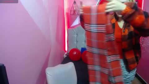 Snapshot of perla_red chatting on February 14, 11:53 am PERLA RED online show from February 14, 11:53 am
