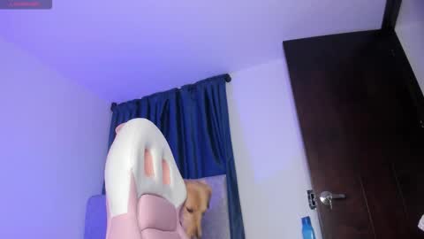 Perla online show from October 28, 1:20 am