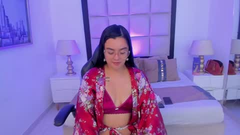 Snapshot of perlawatsonn chatting on June 2, 4:47 am perlawatsonn online show from June 2, 4:47 am