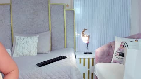 Perla online show from February 18, 6:48 pm