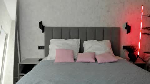 Snapshot of peroona chatting on December 2, 8:41 am Mia online show from December 2, 8:41 am