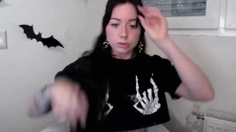 Snapshot of persephones_garden chatting on November 25, 8:14 am Persephone online show from November 25, 8:14 am