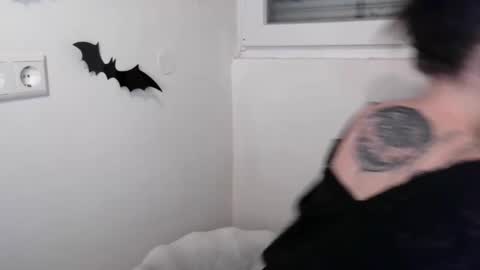 Snapshot of persephones_garden chatting on December 3, 8:23 am Persephone online show from December 3, 8:23 am