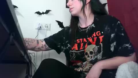 Snapshot of persephones_garden chatting on February 25, 1:32 pm Persephone online show from February 25, 1:32 pm