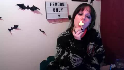 Snapshot of persephones_garden chatting on March 21, 1:16 pm Persephone online show from March 21, 1:16 pm