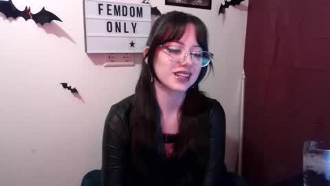 Snapshot of persephones_garden chatting on March 26, 1:17 pm Persephone online show from March 26, 1:17 pm