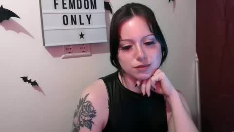 Snapshot of persephones_garden chatting on March 27, 1:11 pm Persephone online show from March 27, 1:11 pm