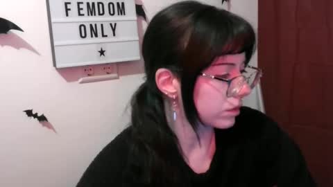 Snapshot of persephones_garden chatting on April 3, 12:03 pm Persephone online show from April 3, 12:03 pm