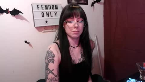 Snapshot of persephones_garden chatting on April 18, 12:20 pm Persephone online show from April 18, 12:20 pm