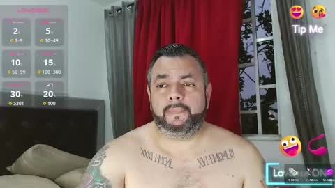 Snapshot of perverseveteranmanxxx chatting on May 7, 11:21 pm Carlos online show from May 7, 11:21 pm