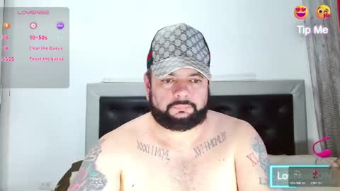 Snapshot of perverseveteranmanxxx chatting on May 31, 9:27 pm Carlos online show from May 31, 9:27 pm