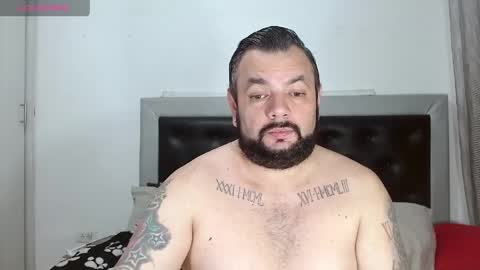 Snapshot of perverseveteranmanxxx chatting on June 5, 5:03 am Carlos online show from June 5, 5:03 am